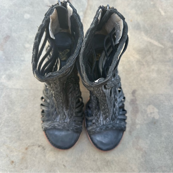 Freebird by Steven Bela Heeled Cage Sandal Ankle Boots in Distressed Black NEW 7 - Picture 5 of 11